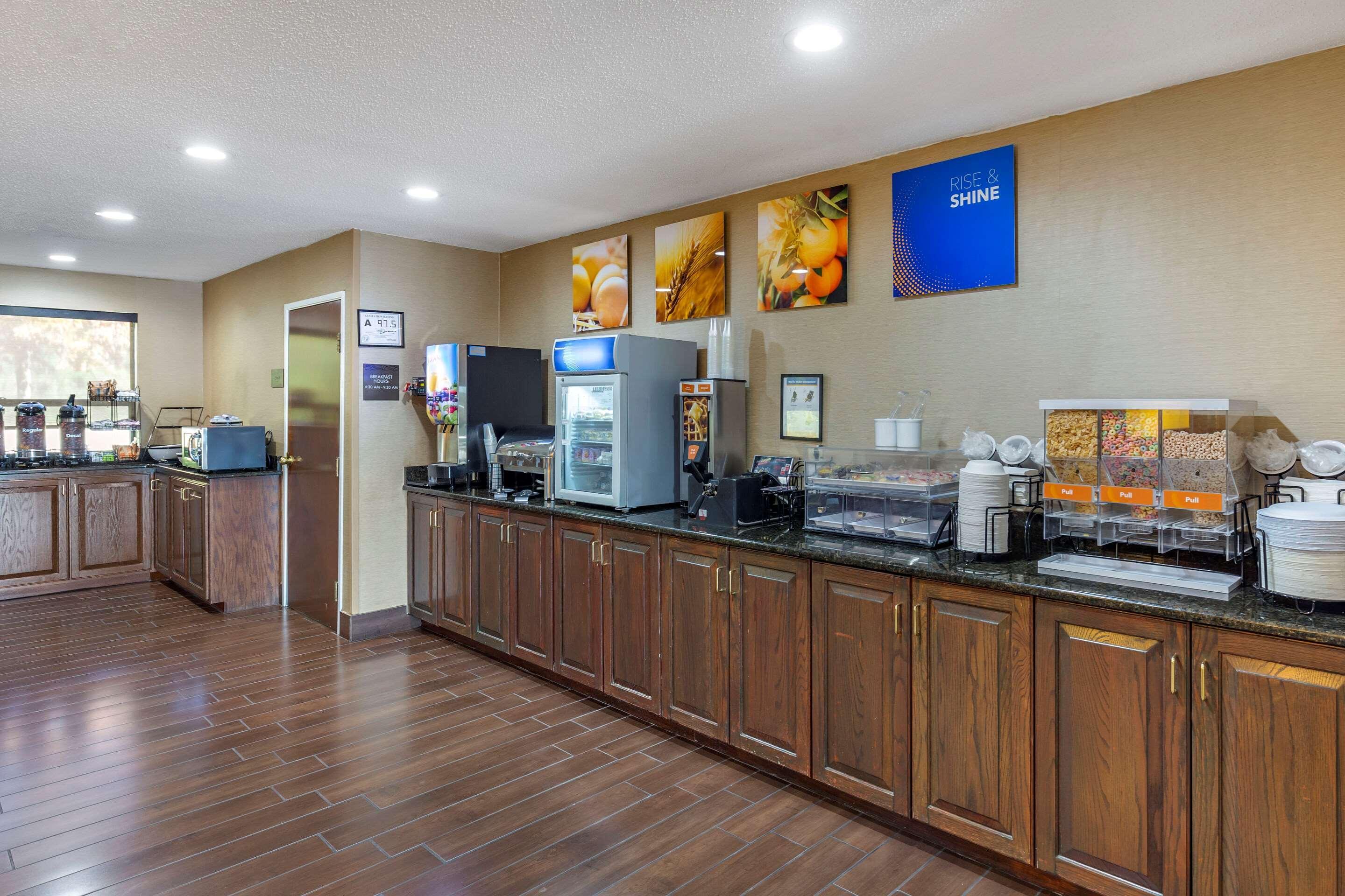 Comfort Inn Clinton Exterior photo